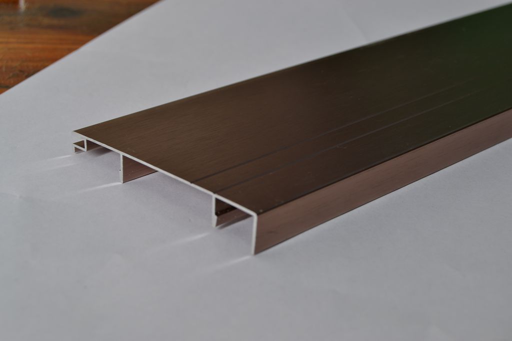 鋁合金踢腳線，巧藝牌92