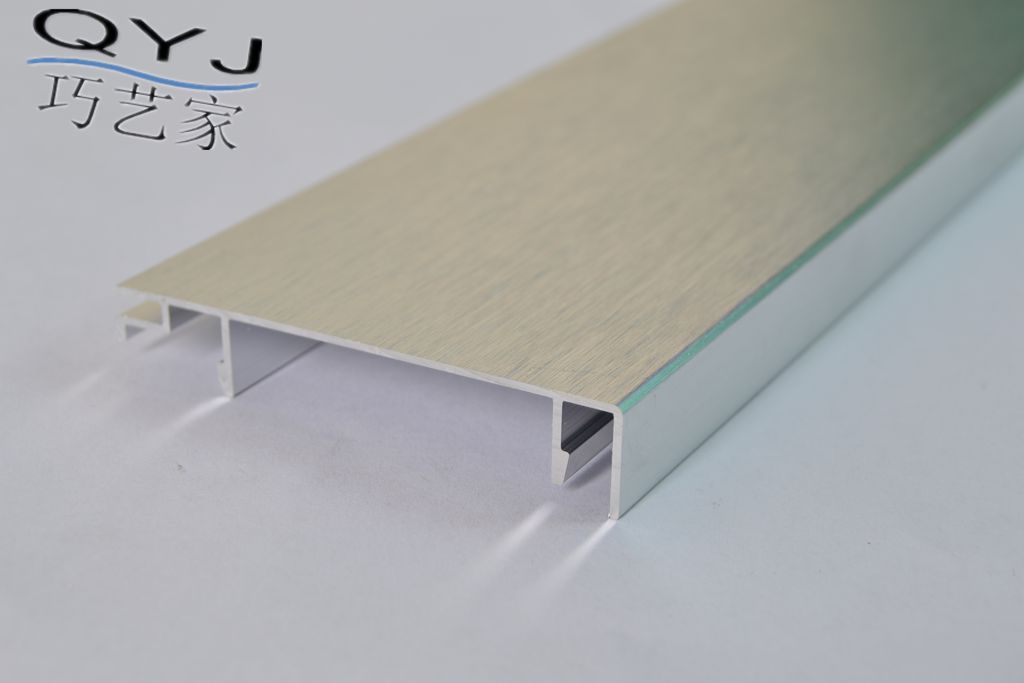 鋁合金踢腳線，巧藝牌66