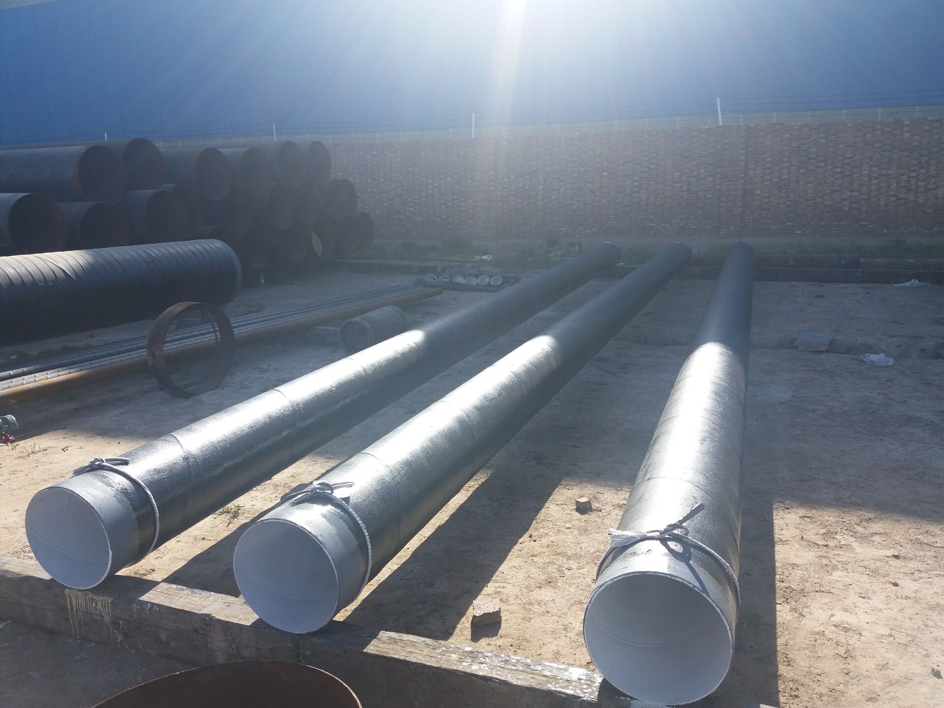 1499766745377807.jpg 環(huán)氧煤瀝青漆防腐鋼管.jpg