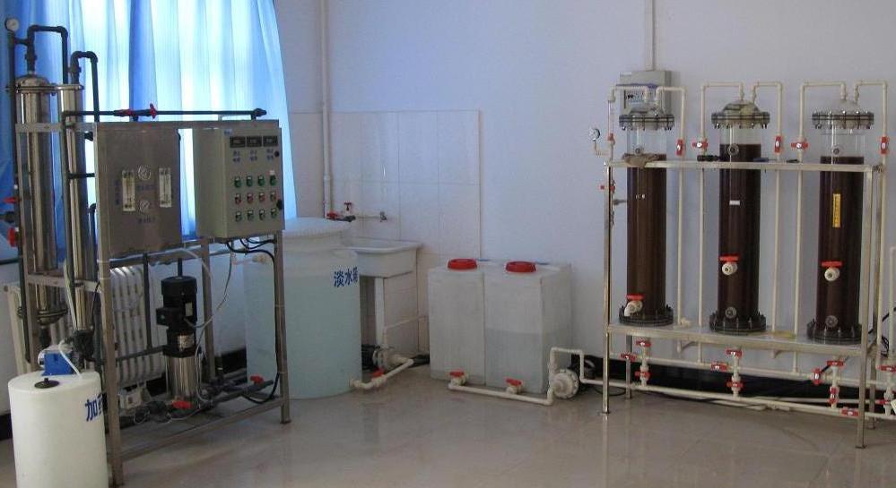 1509158040704511.jpg 小型反滲透離子交換組合系統(tǒng).jpg