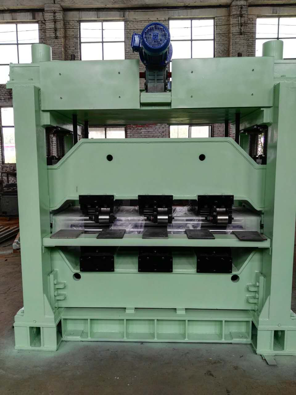 1471250996416199.jpg 鋁板校平機(jī)3.jpg